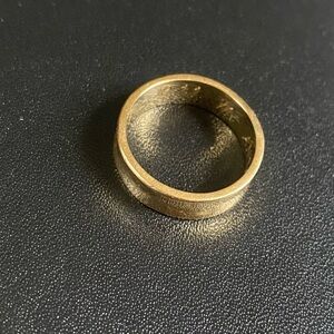 Elegant Gold Ring 18 k